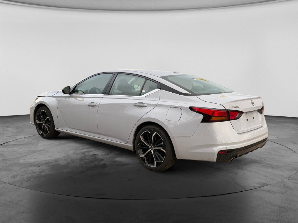 Used 2025 Nissan Altima 2.5 SR FWD image 6