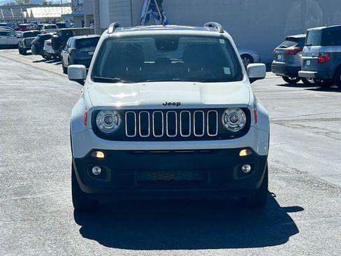 Used 2018 Jeep Renegade Latitude w/ Advanced Technology Group AWD/4WD image 10