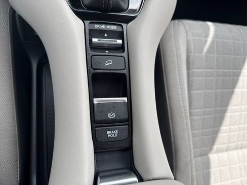 Certified 2025 Honda HR-V LX image 27