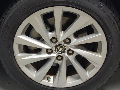 Used 2021 Toyota Camry LE FWD image 31
