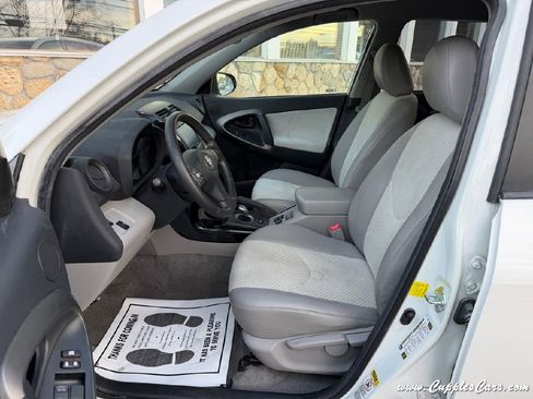 Used 2014 Toyota RAV4 EV image 3