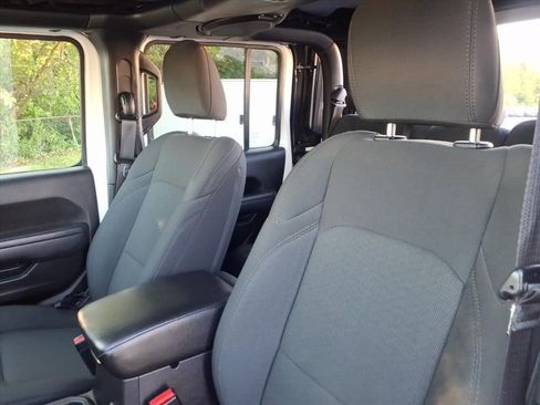 Used 2023 Jeep Gladiator Sport AWD/4WD image 16