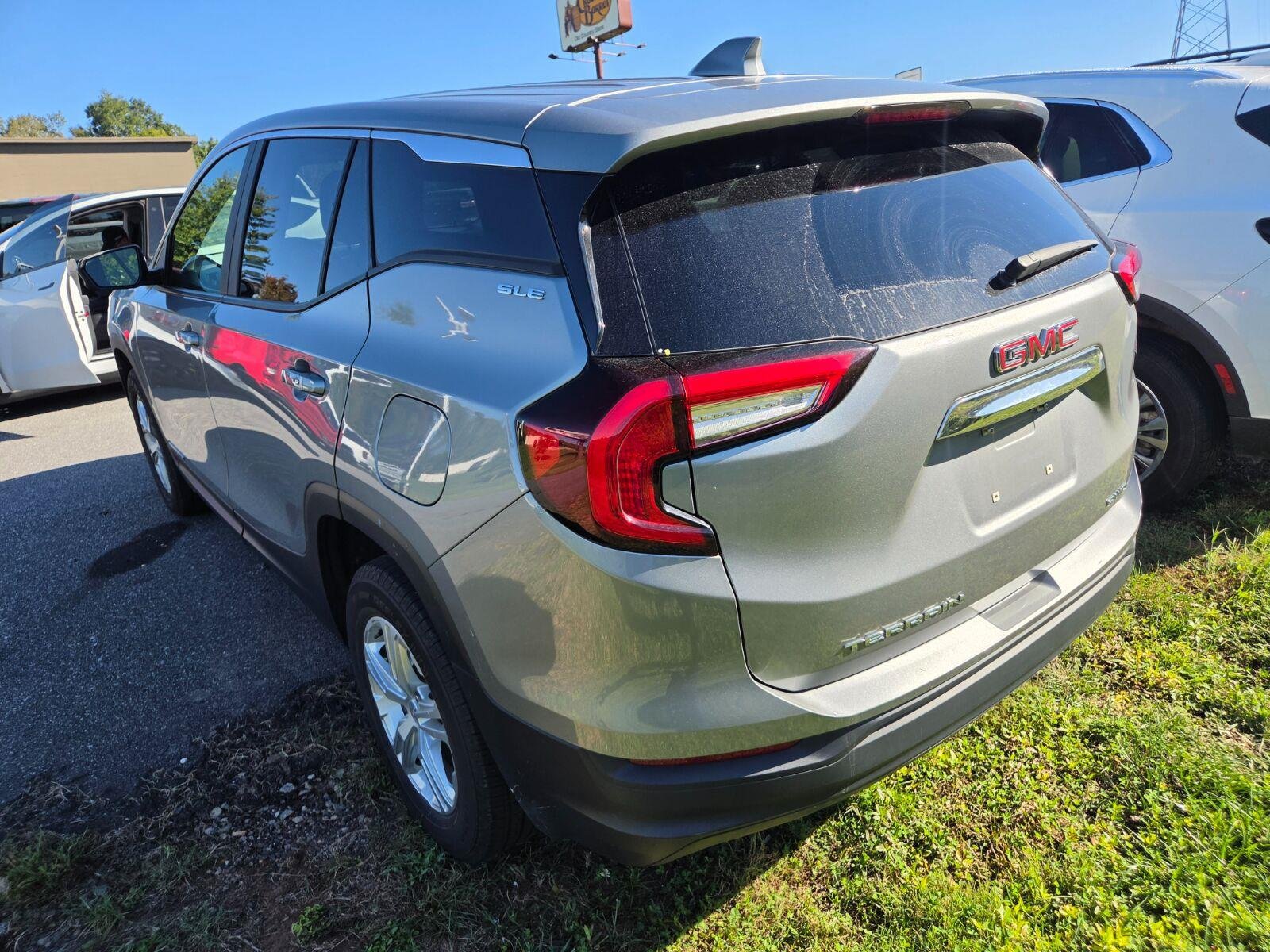 Used 2024 GMC Terrain SLE AWD/4WD image 7