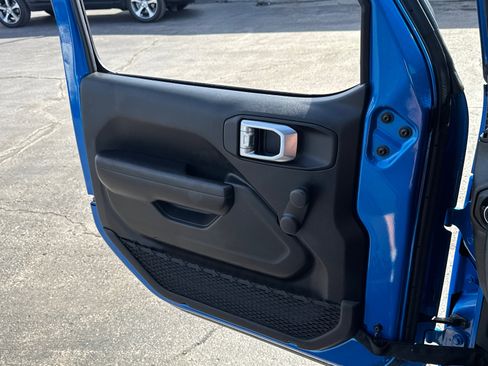 Used 2023 Jeep Wrangler Sport image 15