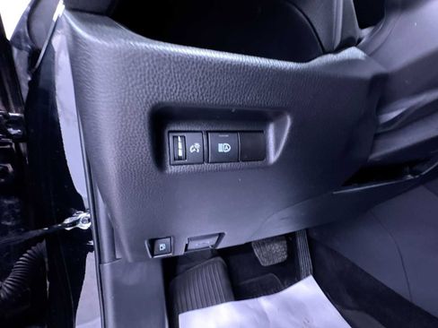 Used 2025 Toyota RAV4 XLE image 16