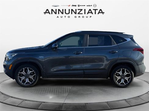 Used 2021 Kia Seltos EX image 2