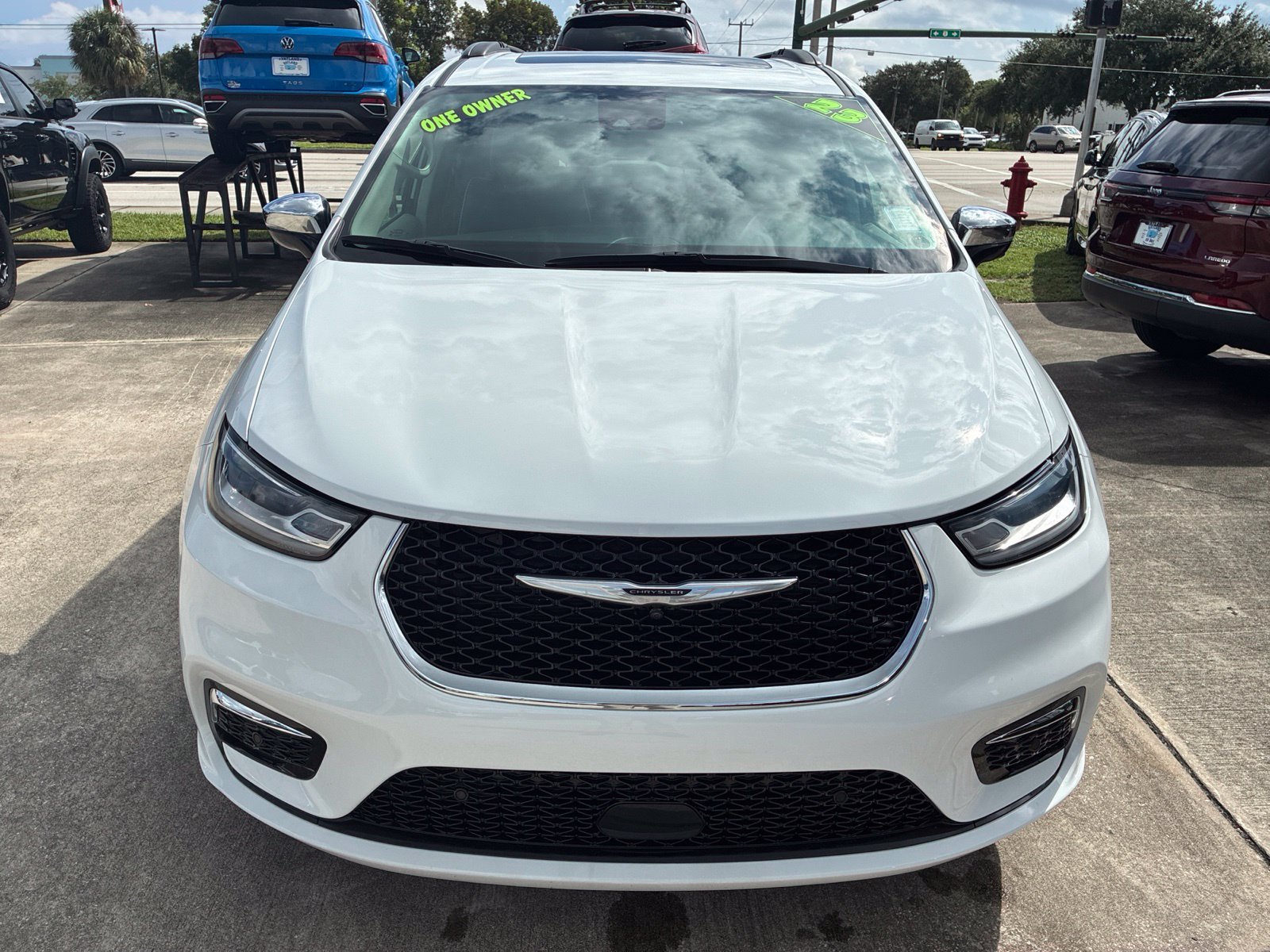Certified 2023 Chrysler Pacifica Limited AWD/4WD image 21