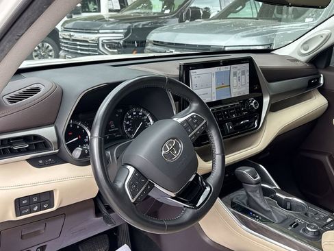 Used 2020 Toyota Highlander Limited AWD/4WD image 25