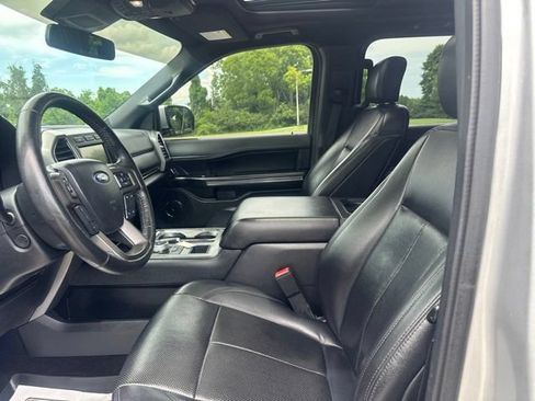 Used 2019 Ford Expedition XLT w/ Equipment Group 202A RWD image 17