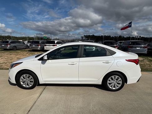 Used 2022 Hyundai Accent SE image 5