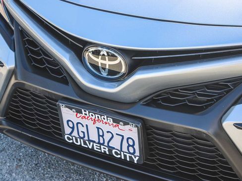 Used 2023 Toyota Camry SE image 6