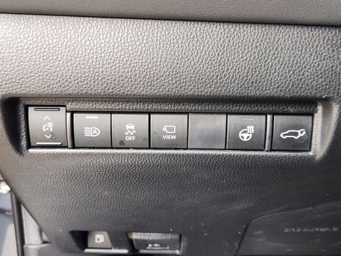 Used 2023 Toyota Venza Limited image 25