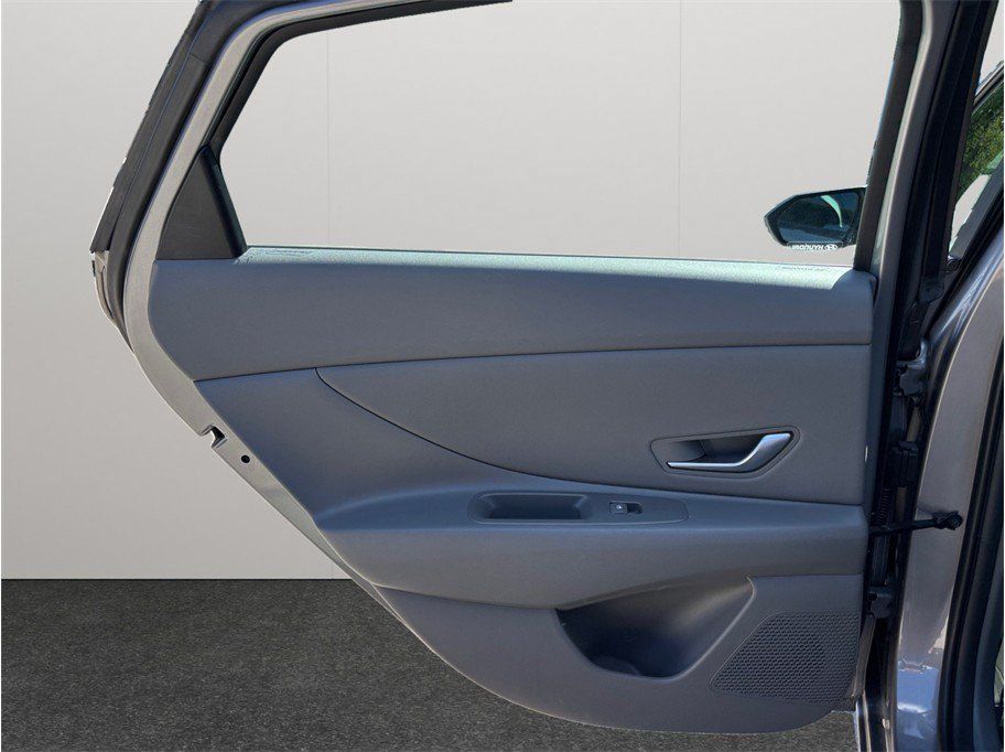 Used 2023 Hyundai Elantra SEL w/ Convenience Package FWD image 34