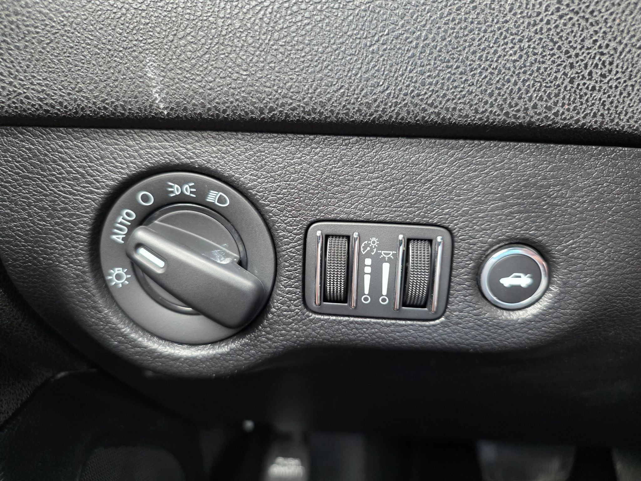 Used 2021 Dodge Charger SXT w/ Blacktop Package RWD image 20