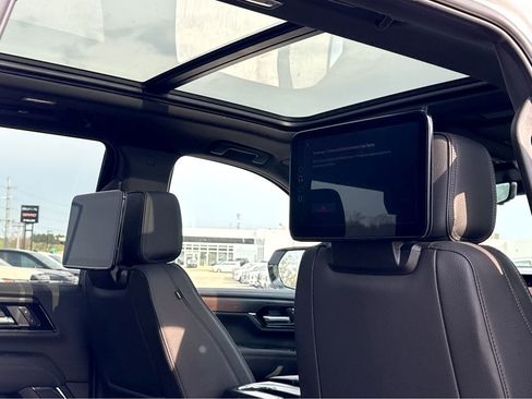 New 2026 GMC Yukon Denali image 8