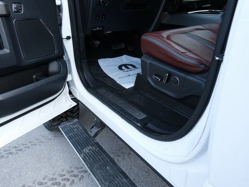 Used 2022 Ford F250 Platinum w/ FX4 Off-Road Package image 15