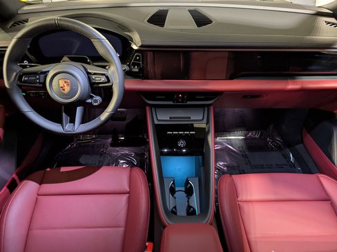 New 2026 Porsche Macan 4 Electric image 7