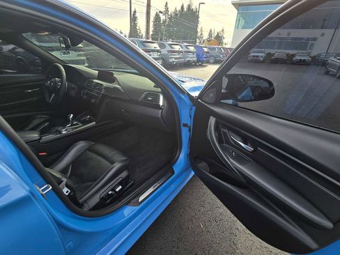 Used 2018 BMW M3 image 23