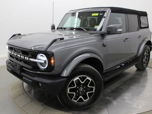 Used 2023 Ford Bronco Outer Banks AWD/4WD image 3