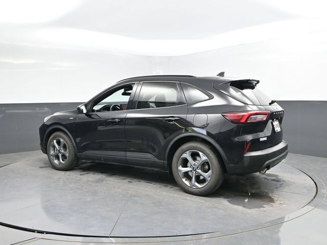 Used 2025 Ford Escape ST-Line FWD image 8