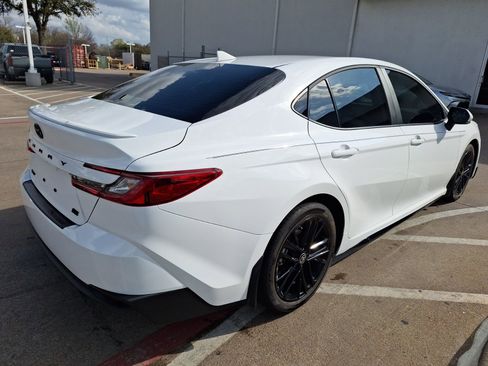 Used 2025 Toyota Camry SE w/ Convenience Package image 6