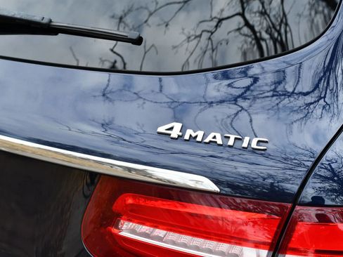 Used 2018 Mercedes-Benz GLC 300 4MATIC image 7