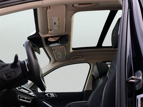 Used 2023 BMW X7 xDrive40i w/ Premium Package image 40