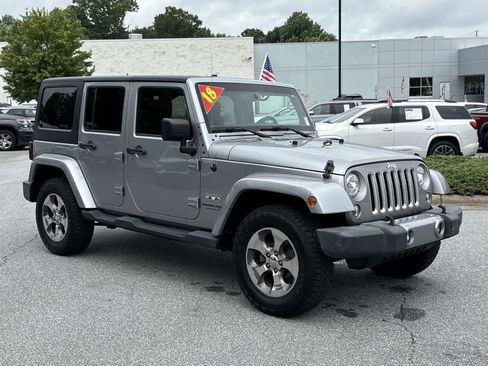 Used 2018 Jeep Wrangler Unlimited Sahara AWD/4WD image 4