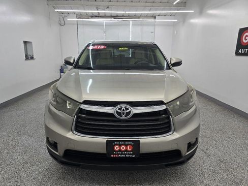 Used 2015 Toyota Highlander XLE FWD image 3