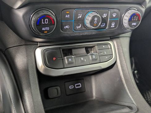 Used 2022 GMC Acadia SLE w/ Driver Convenience Package FWD image 21