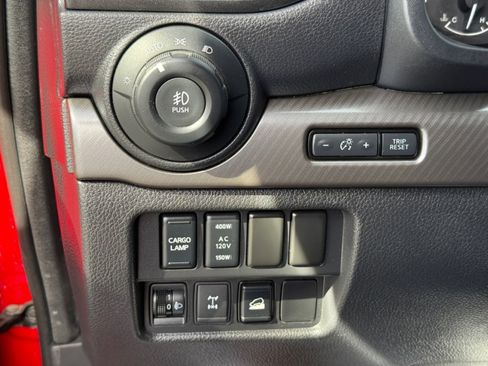 Used 2020 Nissan Titan PRO-4X image 33