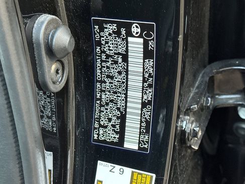 Certified 2025 Toyota Corolla SE image 28