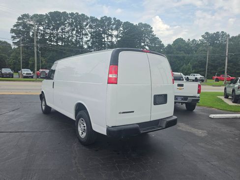 Used 2019 Chevrolet Express 2500 RWD image 2