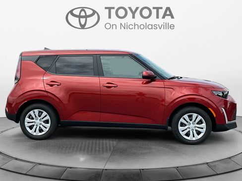 Used 2024 Kia Soul LX FWD image 6