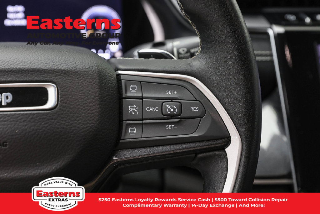 Used 2022 Jeep Grand Cherokee L Laredo w/ Luxury Tech Group I AWD/4WD image 17