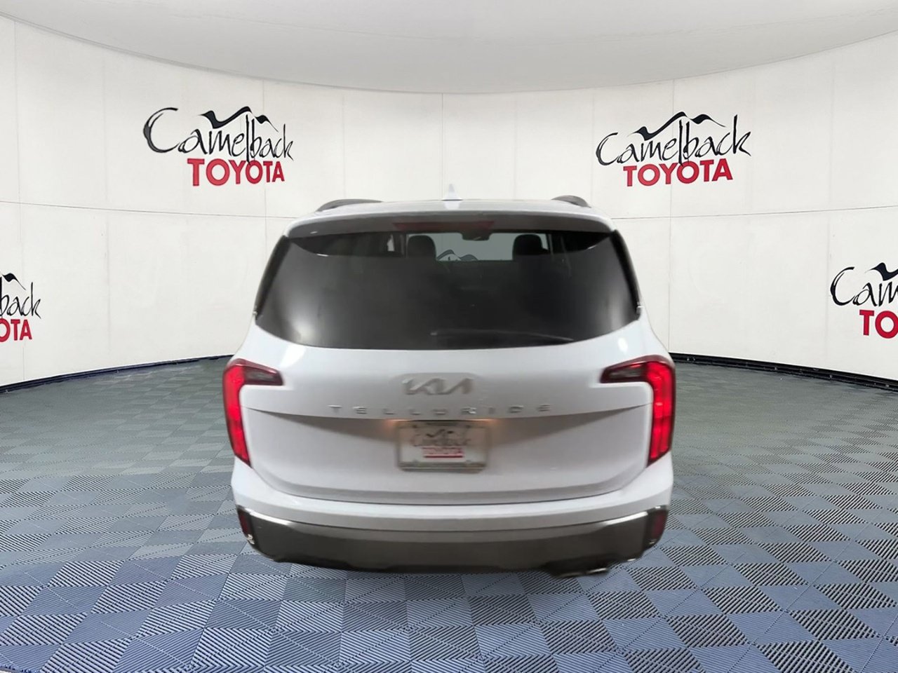 Used 2025 Kia Telluride S FWD image 9