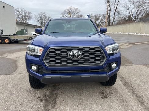 Used 2022 Toyota Tacoma TRD Off-Road image 2