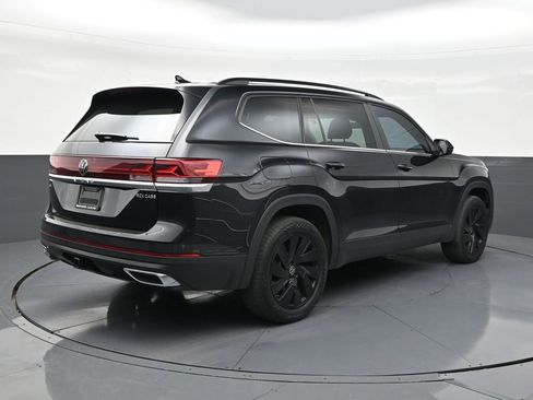 Used 2024 Volkswagen Atlas SE w/ Black Wheel Package image 5