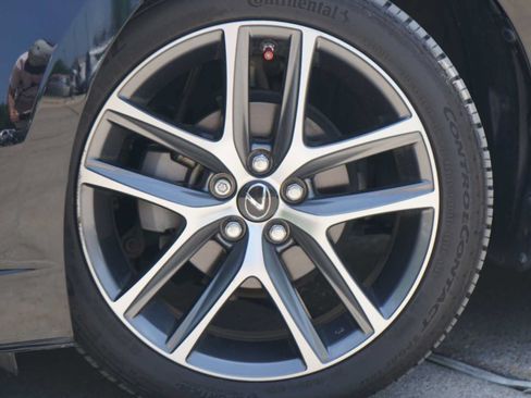 Used 2015 Lexus CT 200h w/ Navigation Package FWD image 2