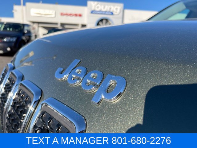 Used 2019 Jeep Cherokee Latitude w/ Cold Weather Group FWD image 11