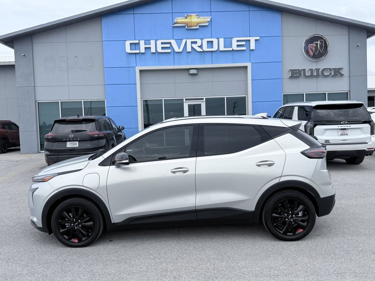 Used 2023 Chevrolet Bolt EUV LT w/ Convenience Package FWD image 7