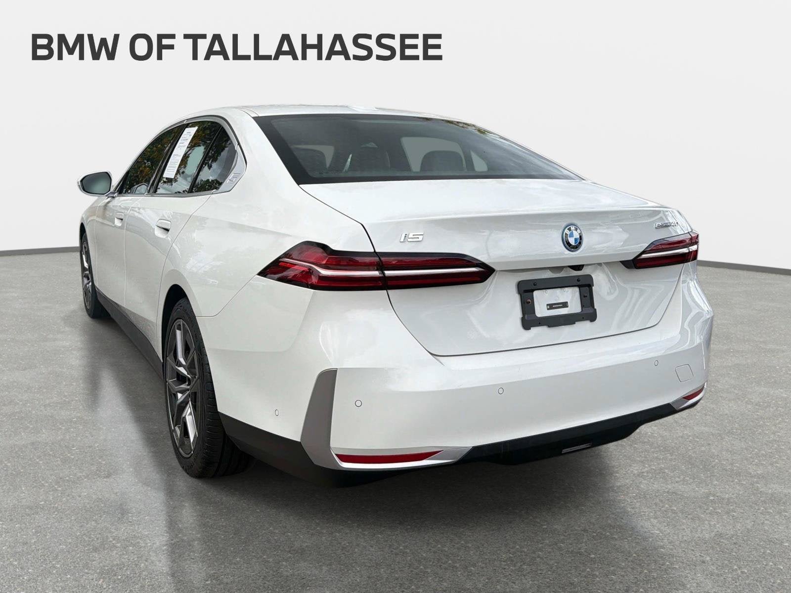 Used 2026 BMW i5 eDrive40 w/ Premium Package RWD image 7
