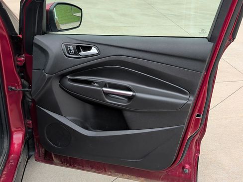 Used 2017 Ford Escape SE image 29