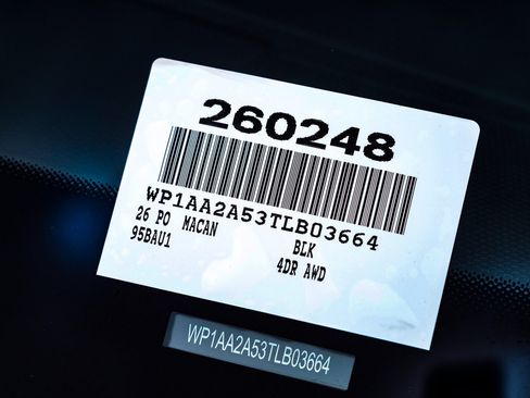 Certified 2026 Porsche Macan AWD/4WD image 30