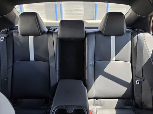 Used 2025 Toyota Camry SE image 11