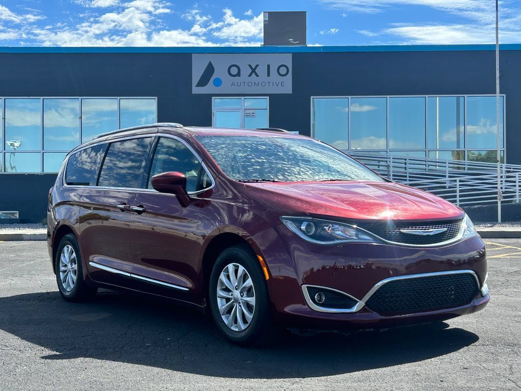 Used 2018 Chrysler Pacifica Touring-L FWD image 1