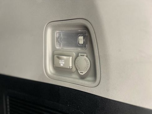 Used 2019 Toyota Sienna SE Premium w/ Carpet Mat Package image 35