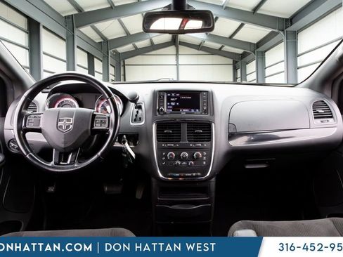 Used 2019 Dodge Grand Caravan SE FWD image 4