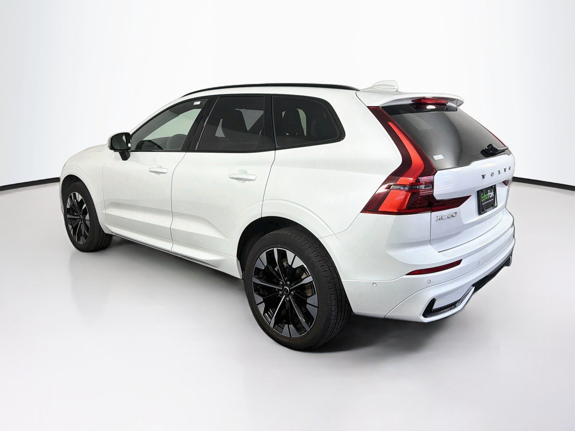 Used 2026 Volvo XC60 B5 Plus AWD/4WD image 5