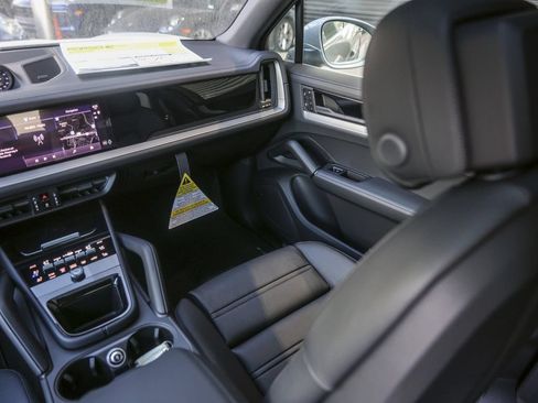 New 2026 Porsche Cayenne S AWD/4WD image 32
